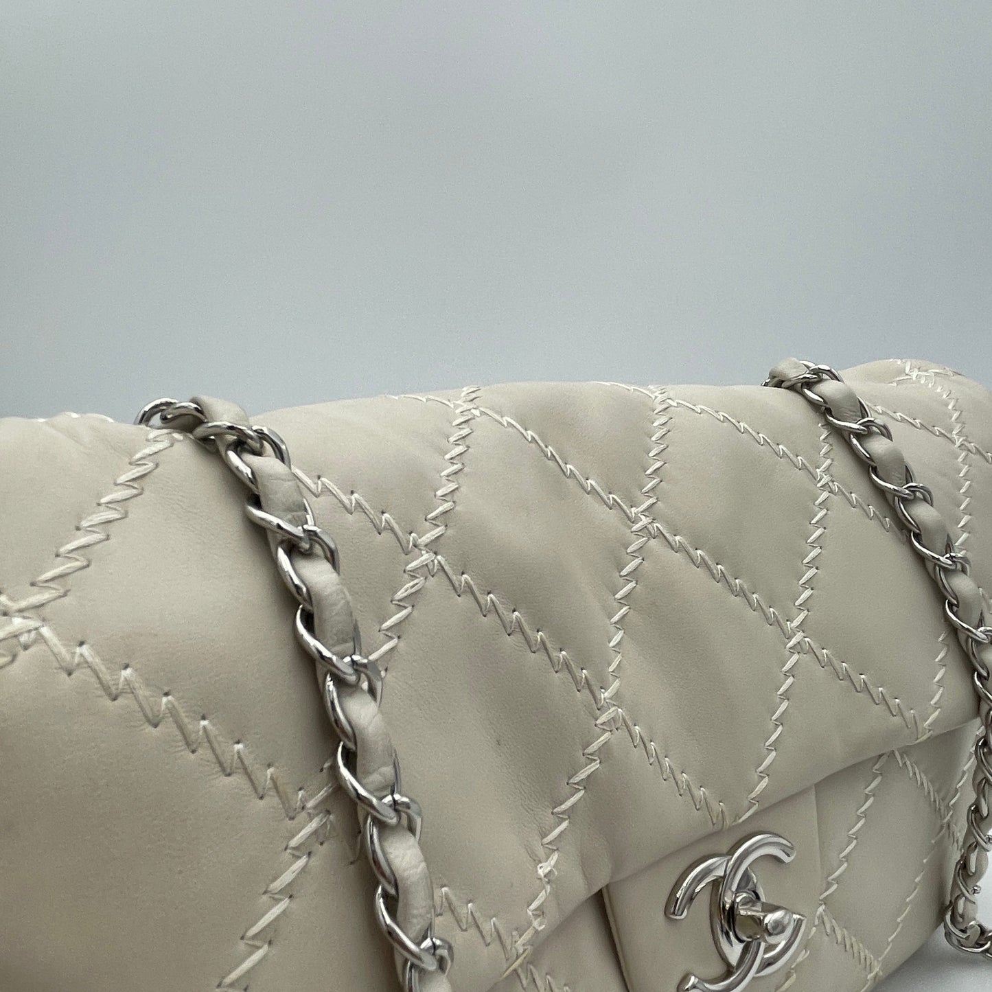 Ultra Stitch White Shoulder Bag in Lambskin, Silver hardware