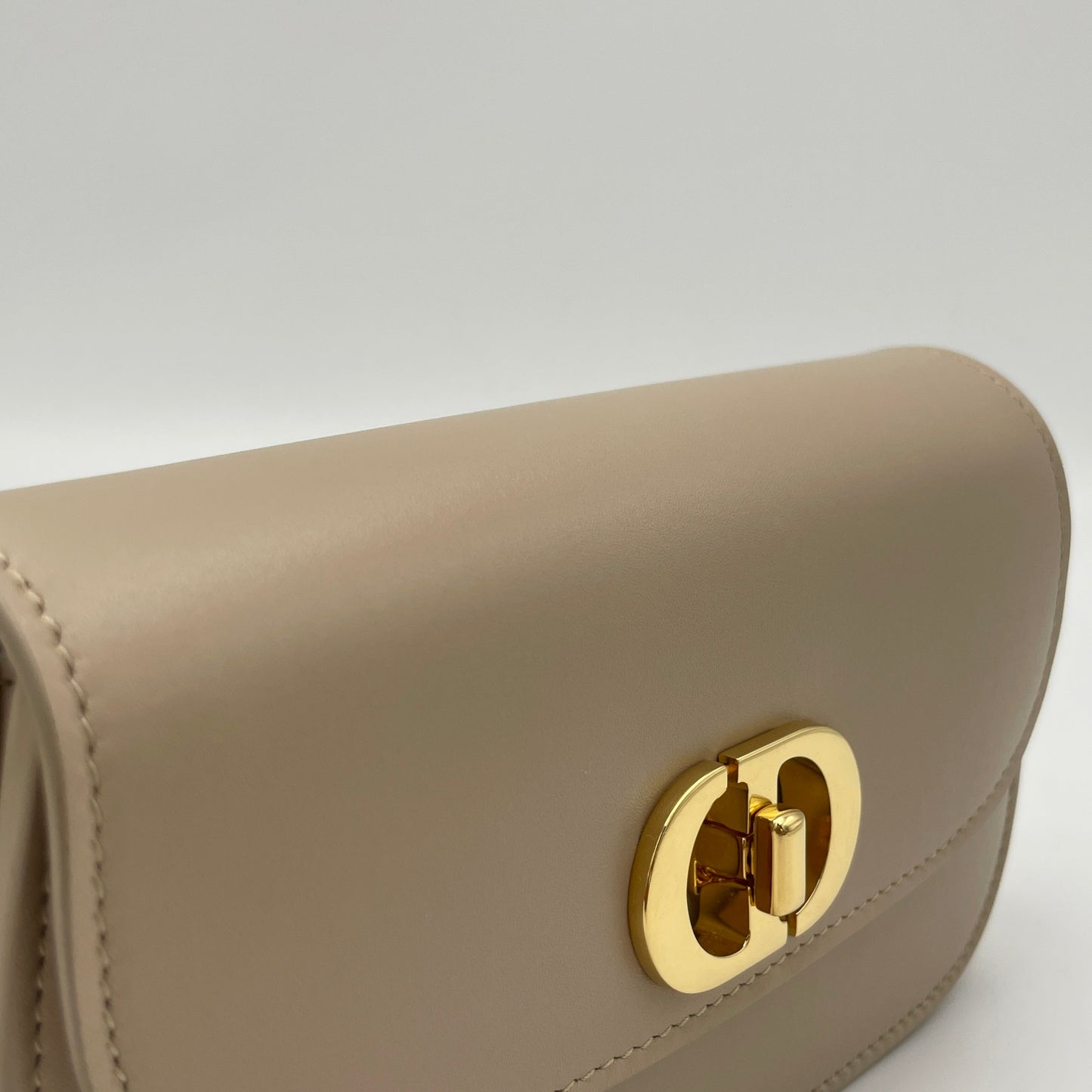 30 Montaigne Avenue Small Beige Crossbody Bag in Calfskin, Gold hardware