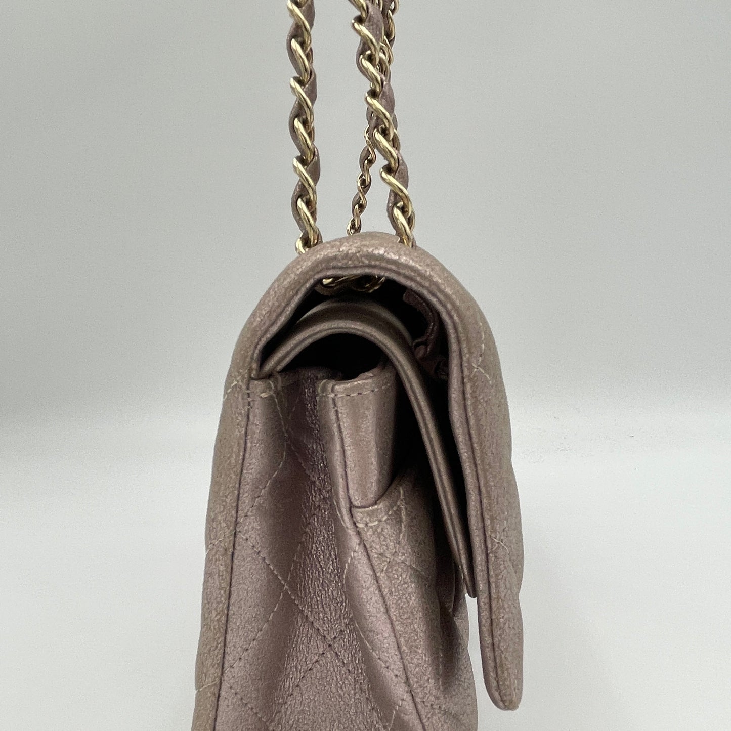 Classic Double Flap Medium Coral Shoulder Bag in Lambskin, Gold hardware