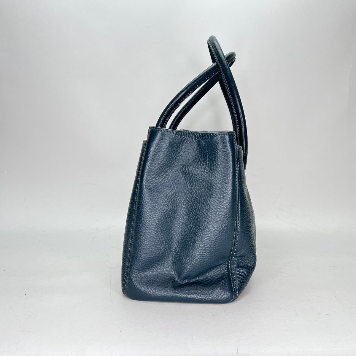 Executive Cerf Top handle bag in Calfskin, Silver Hardware