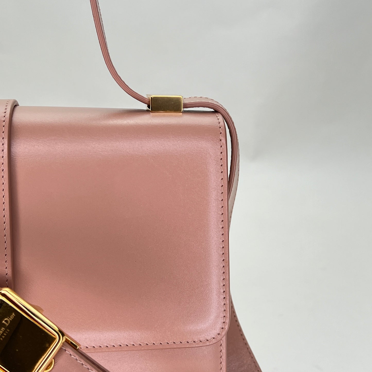 Montaigne 30 Pink Shoulder Bag in Calfskin, Gold hardware