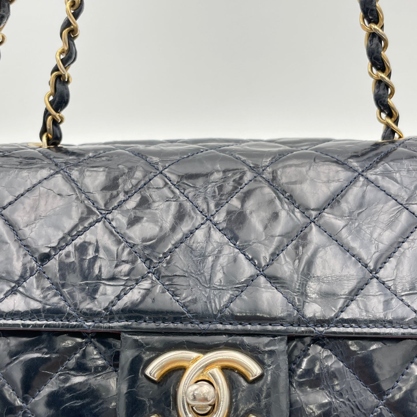 CC Turnlock Crinkled Navy Shoulder Bag in Calfskin, Gold hardware