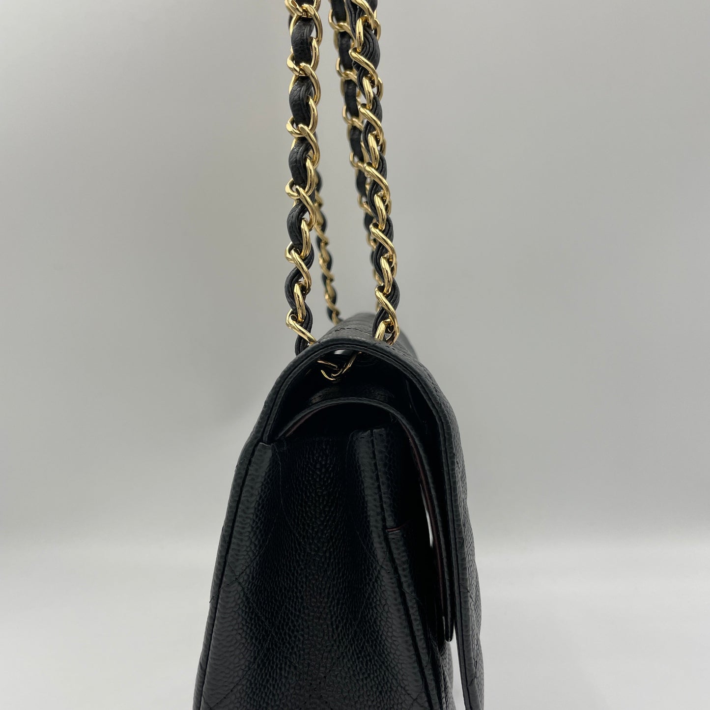 Classic Flap Jumbo Black Shoulder Bag in Caviar Leather, Gold hardware