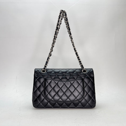 Classic Flap Medium Black Shoulder Bag in Lambskin, Silver hardware