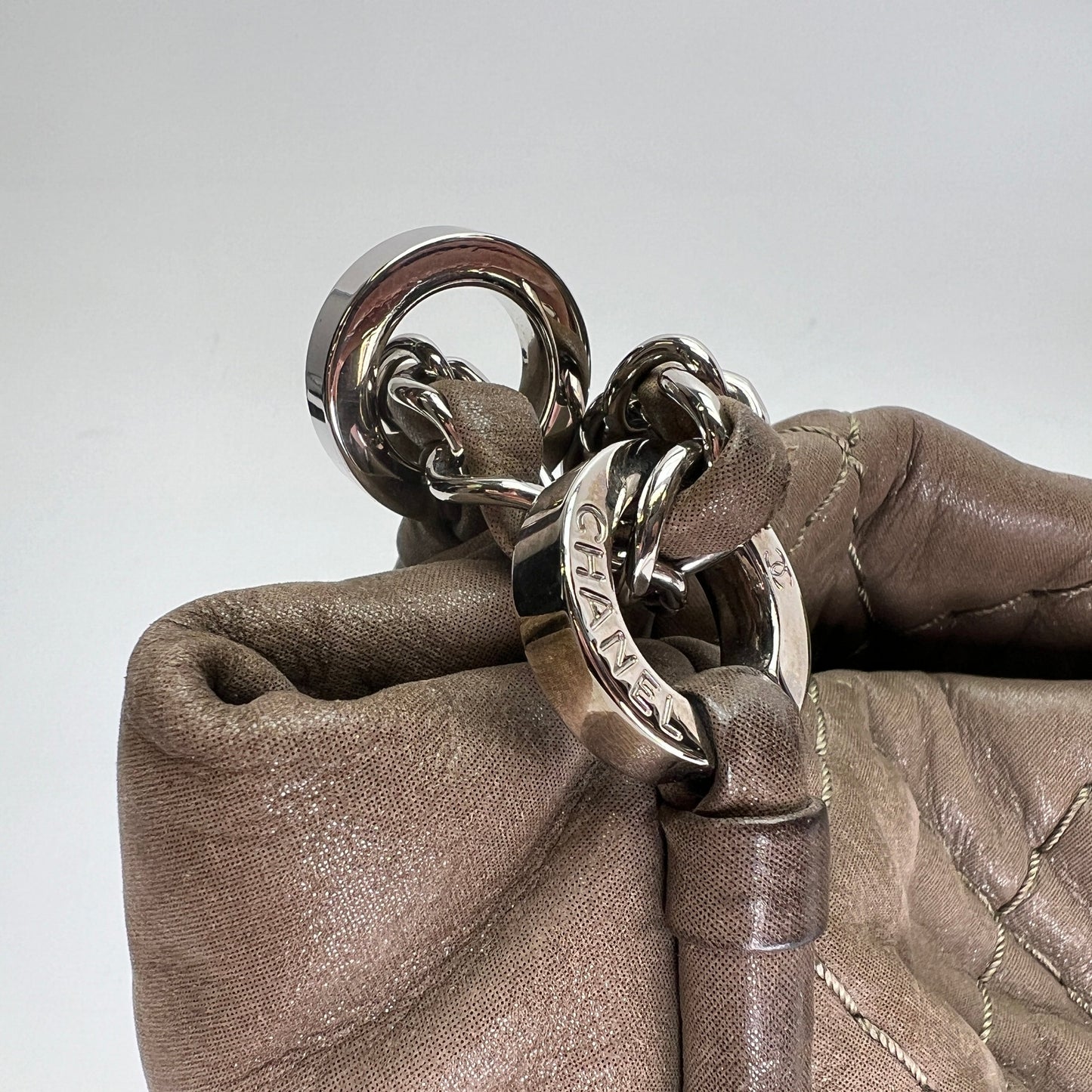 Quilted Chain Brown Shoulder Bag in, Silver hardware