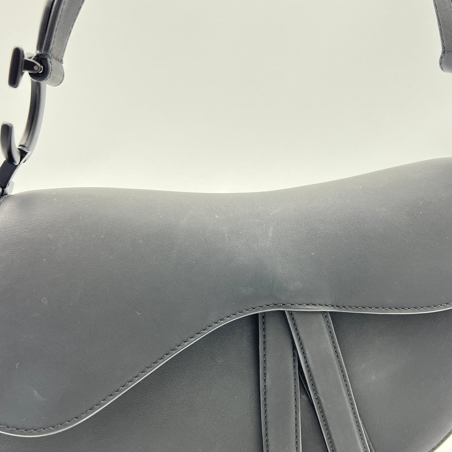 Saddle Medium with strap Shoulder Bag in Calfskin, Lacquered Metal hardware
