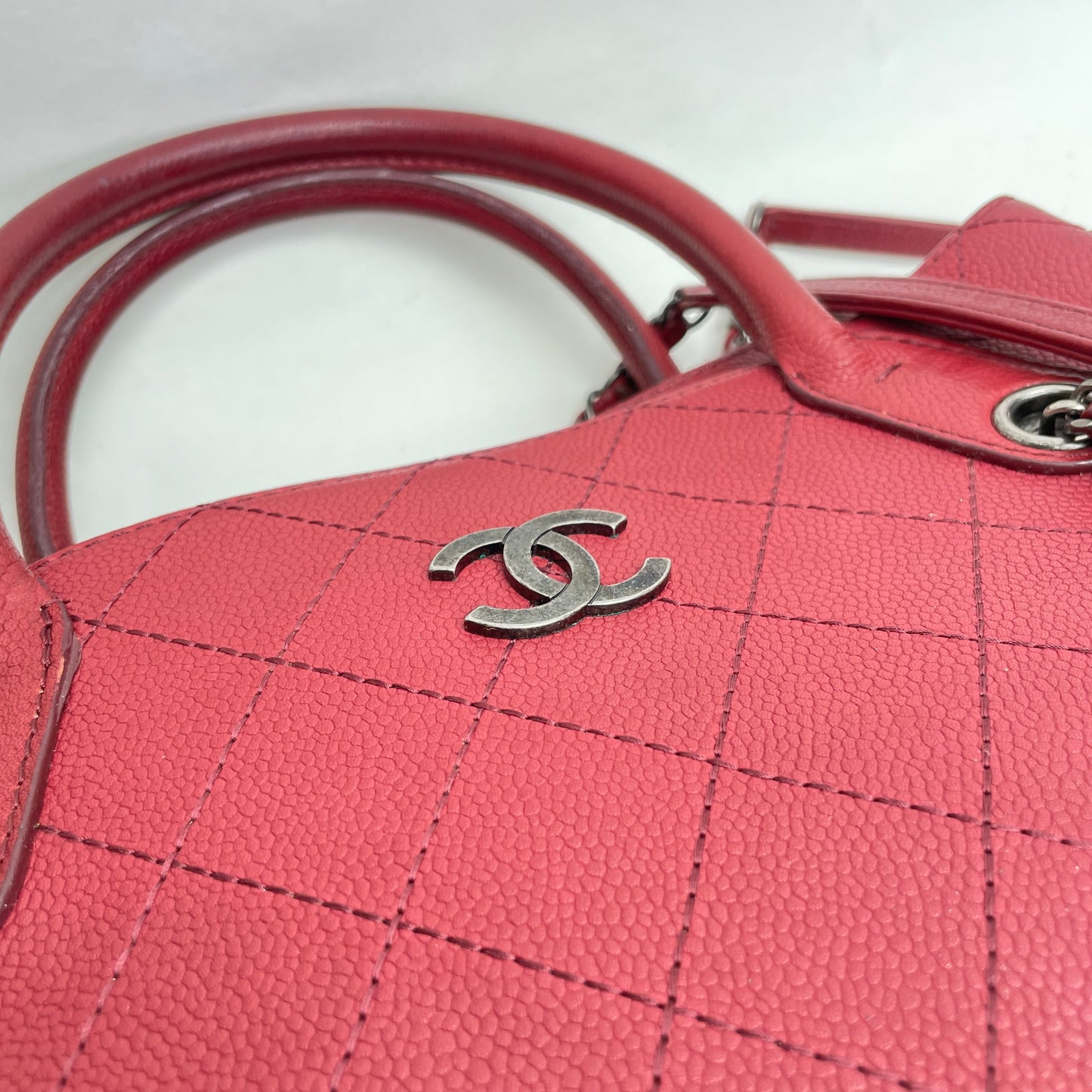 Shopping Red Tote Bag in Caviar Leather, Ruthenium hardware