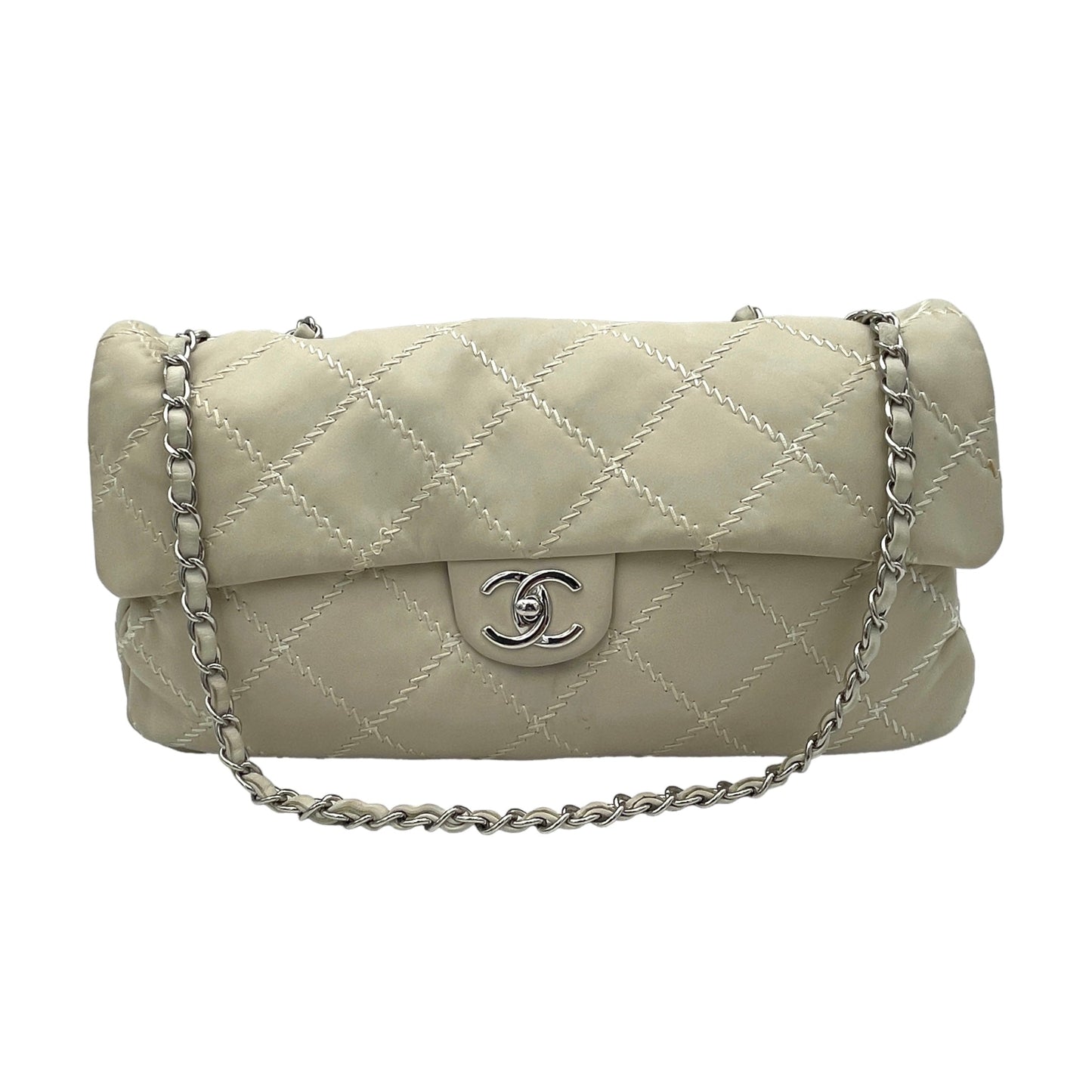 Ultra Stitch White Shoulder Bag in Lambskin, Silver hardware