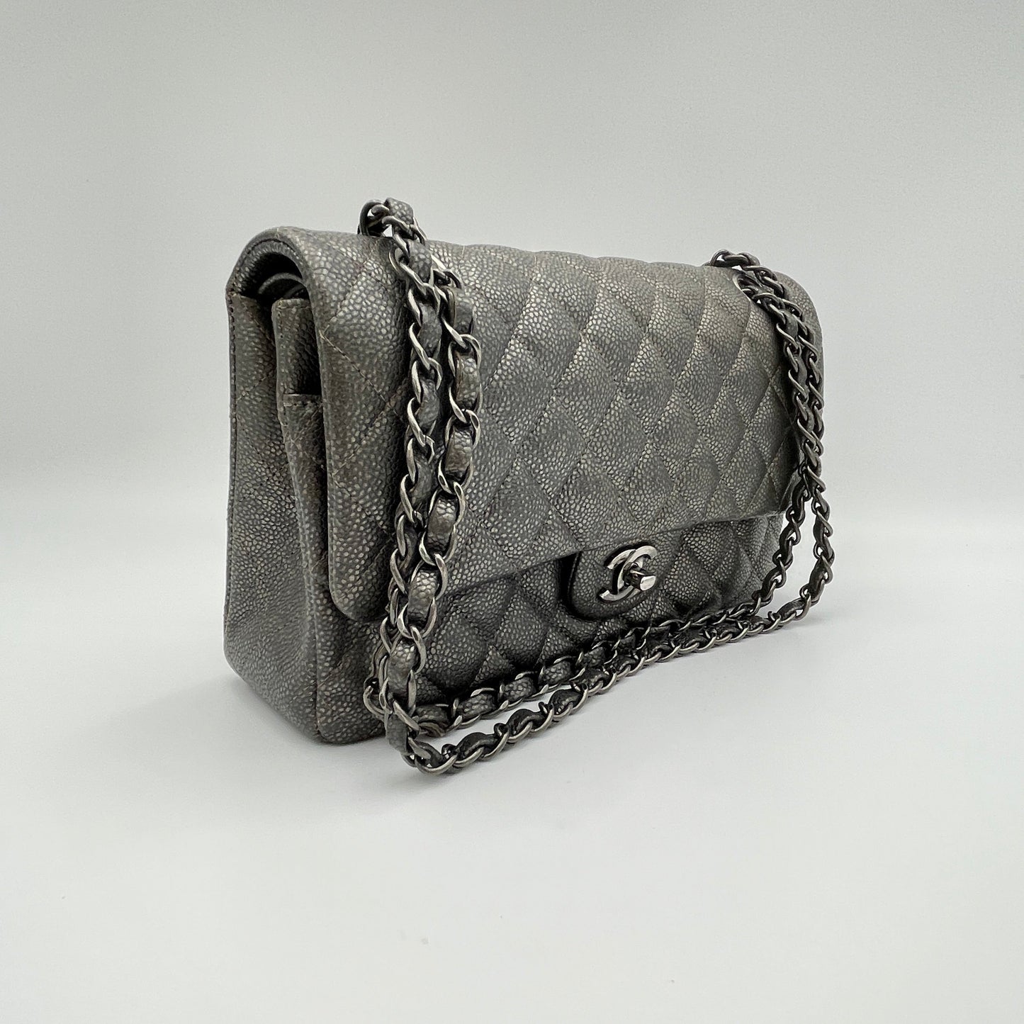 Timeless Classic Flap Medium Grey Shoulder Bag in Caviar Leather, Gunmetal hardware