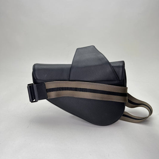 Saddle Medium Black Crossbody Bag in Calfskin, Silver hardware