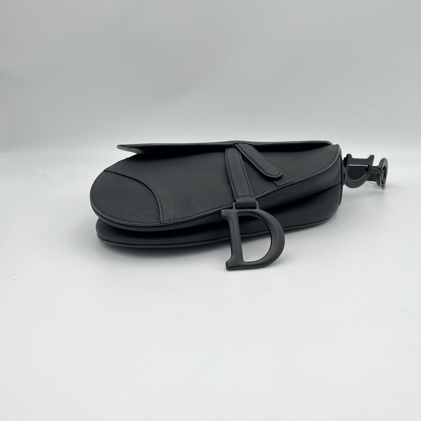 Saddle Medium with strap Shoulder Bag in Calfskin, Lacquered Metal hardware