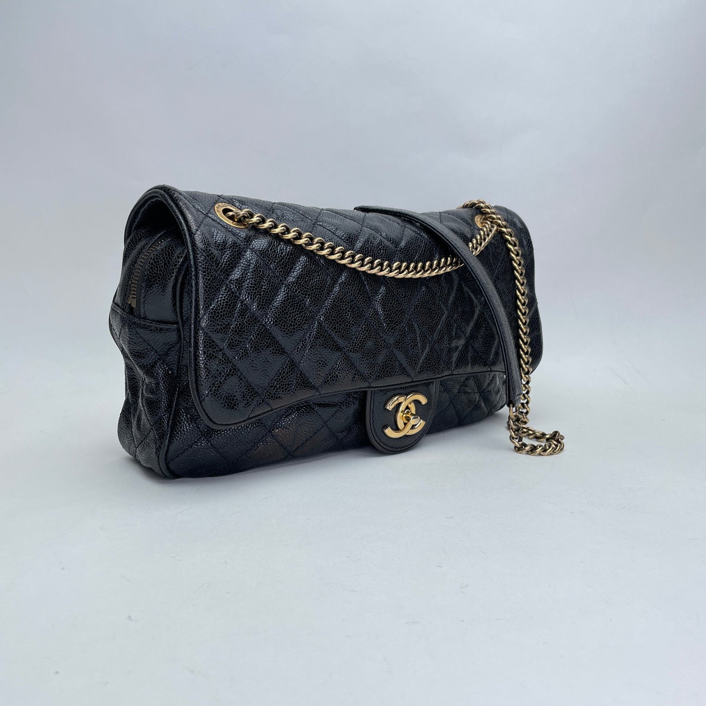 Easy Flap Black Shoulder Bag in Caviar Leather, Gold hardware
