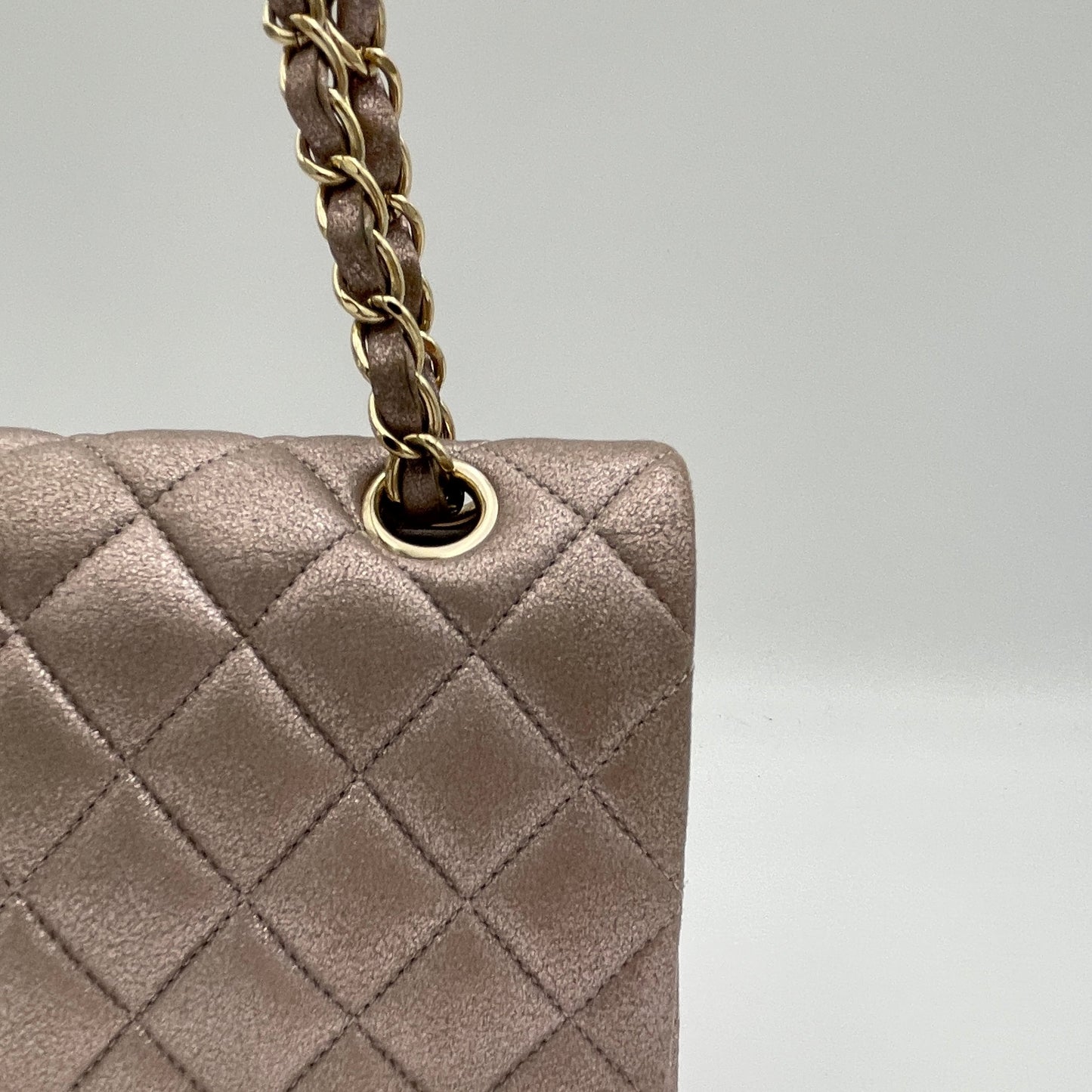 Classic Double Flap Medium Coral Shoulder Bag in Lambskin, Gold hardware