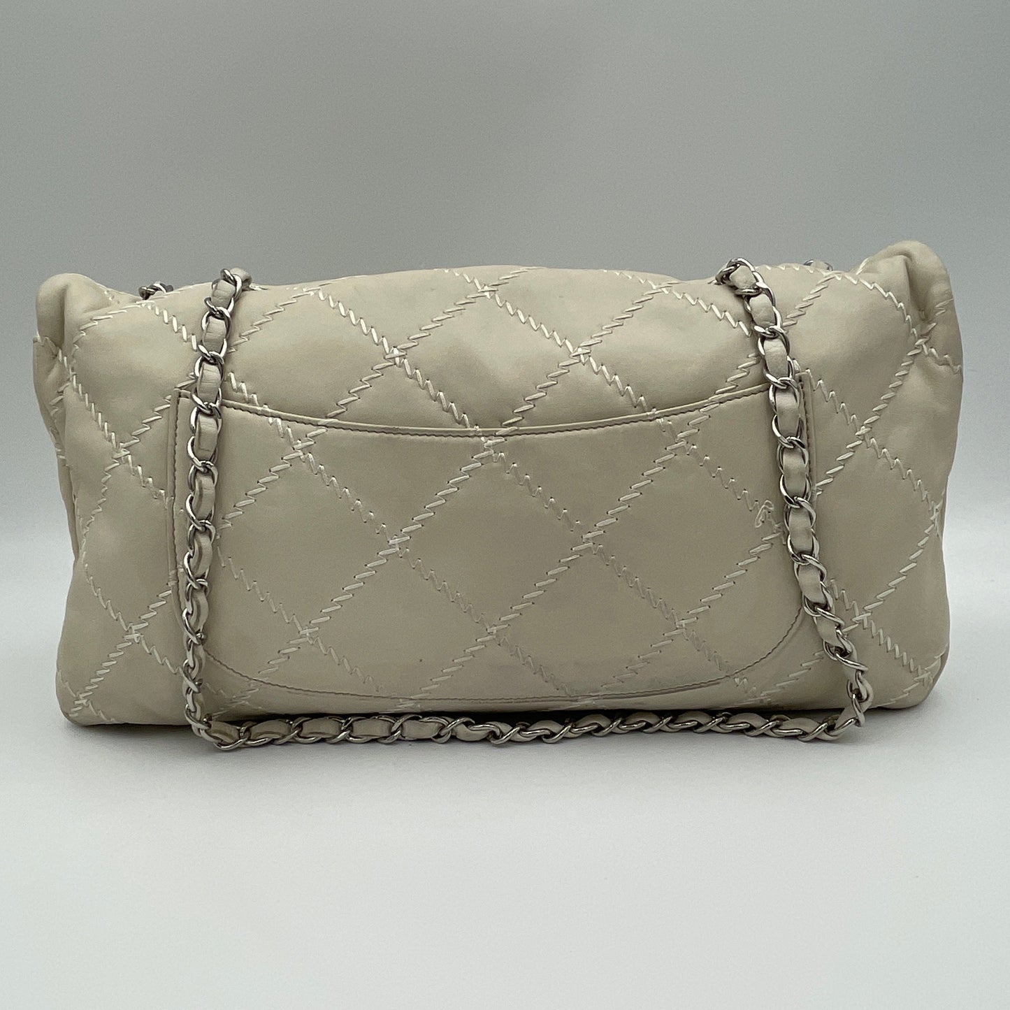 Ultra Stitch White Shoulder Bag in Lambskin, Silver hardware