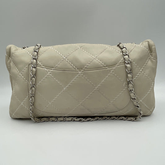 Ultra Stitch White Shoulder Bag in Lambskin, Silver hardware