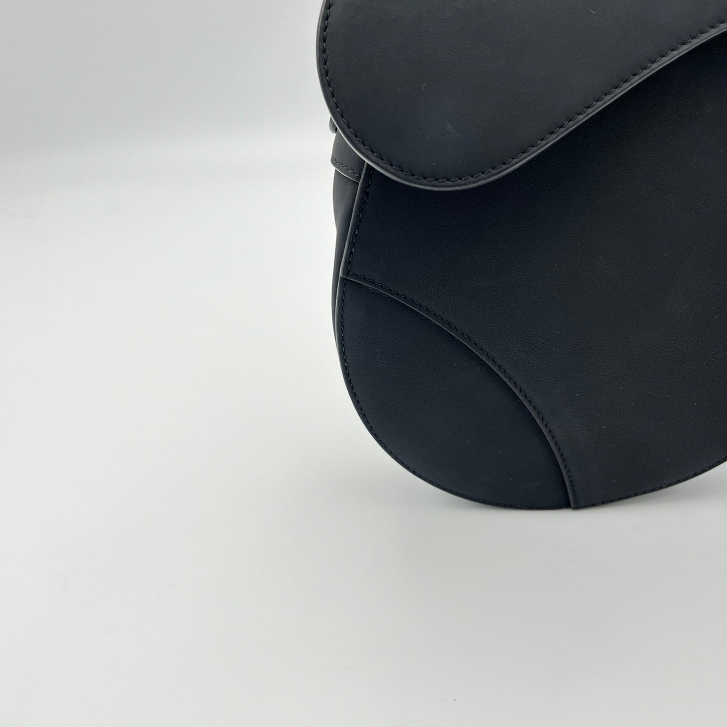 Saddle Medium with strap Shoulder Bag in Calfskin, Lacquered Metal hardware