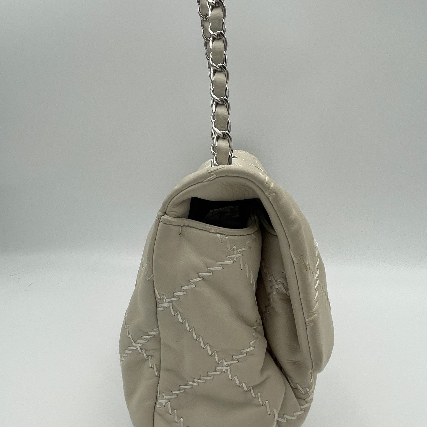 Ultra Stitch White Shoulder Bag in Lambskin, Silver hardware