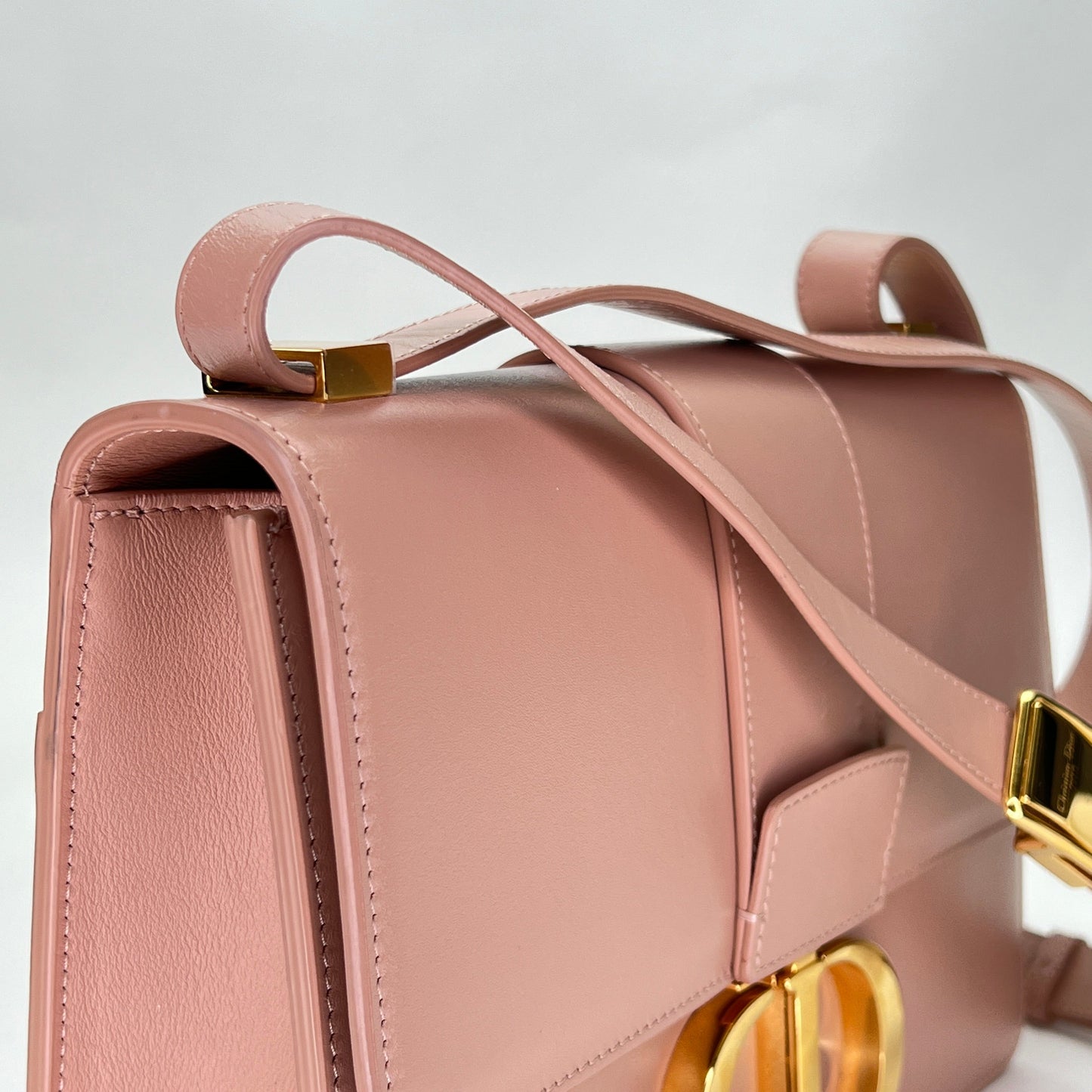 Montaigne 30 Pink Shoulder Bag in Calfskin, Gold hardware