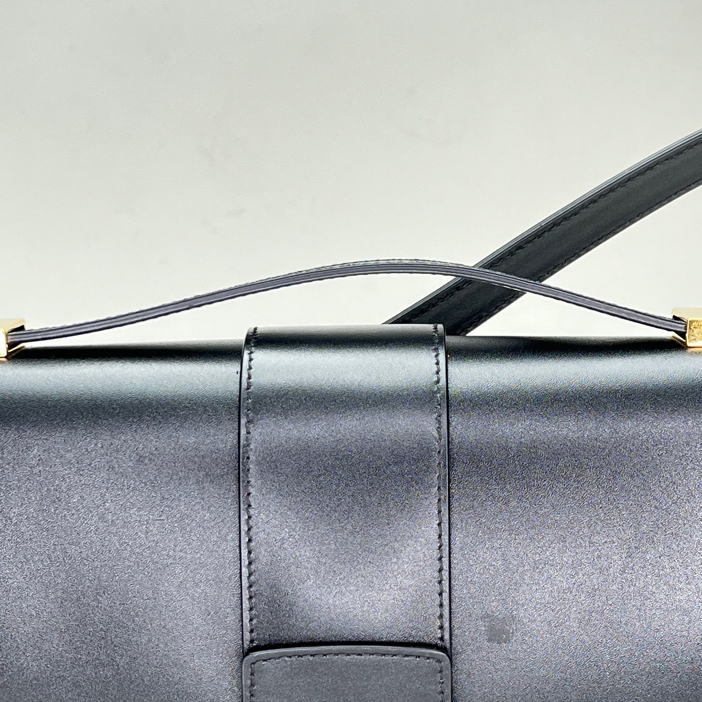 30 Montaigne Medium Black Shoulder Bag in Calfskin, Gold hardware