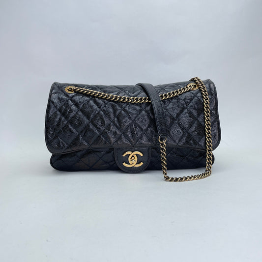 Easy Flap Black Shoulder Bag in Caviar Leather, Gold hardware