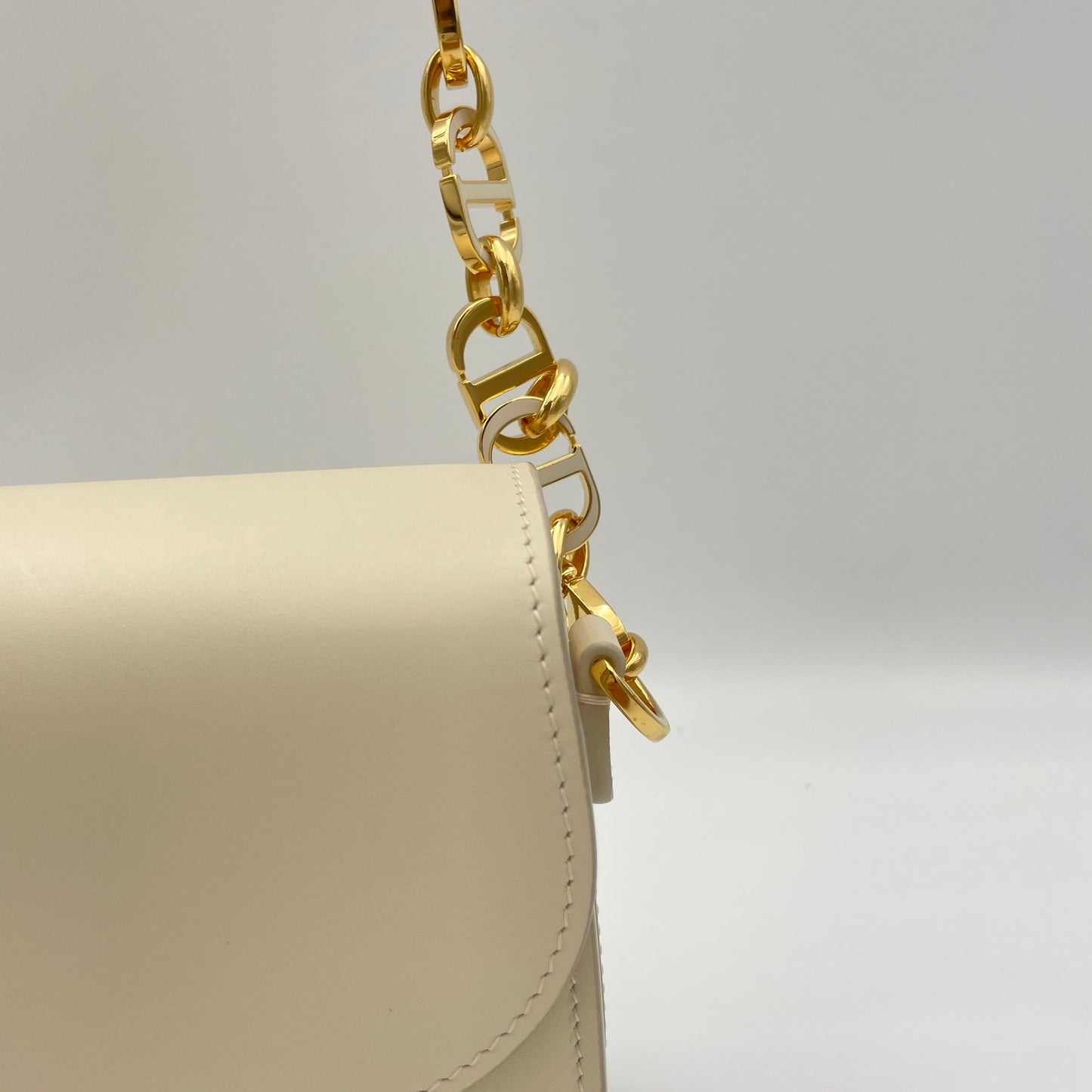 30 Montaigne Avenue Cream Crossbody Bag in Calfskin, Gold hardware