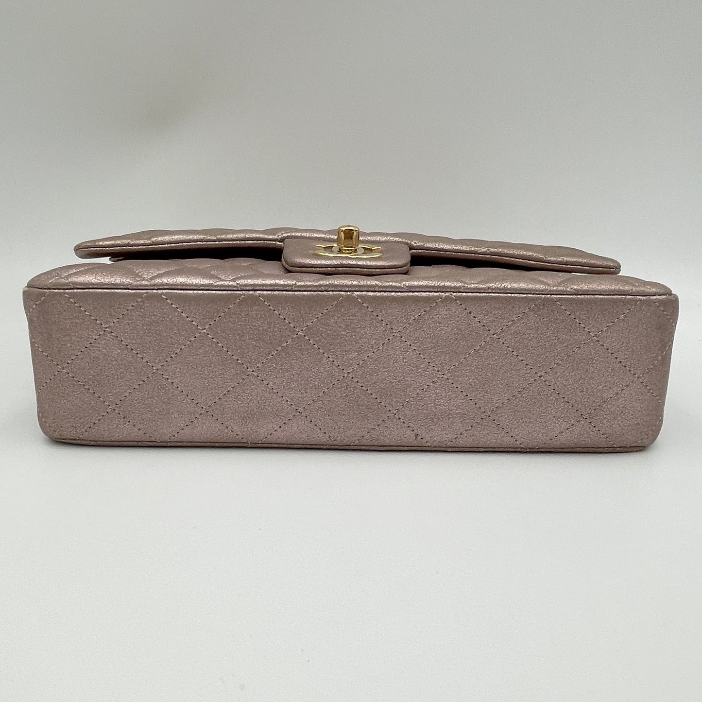 Classic Double Flap Medium Coral Shoulder Bag in Lambskin, Gold hardware