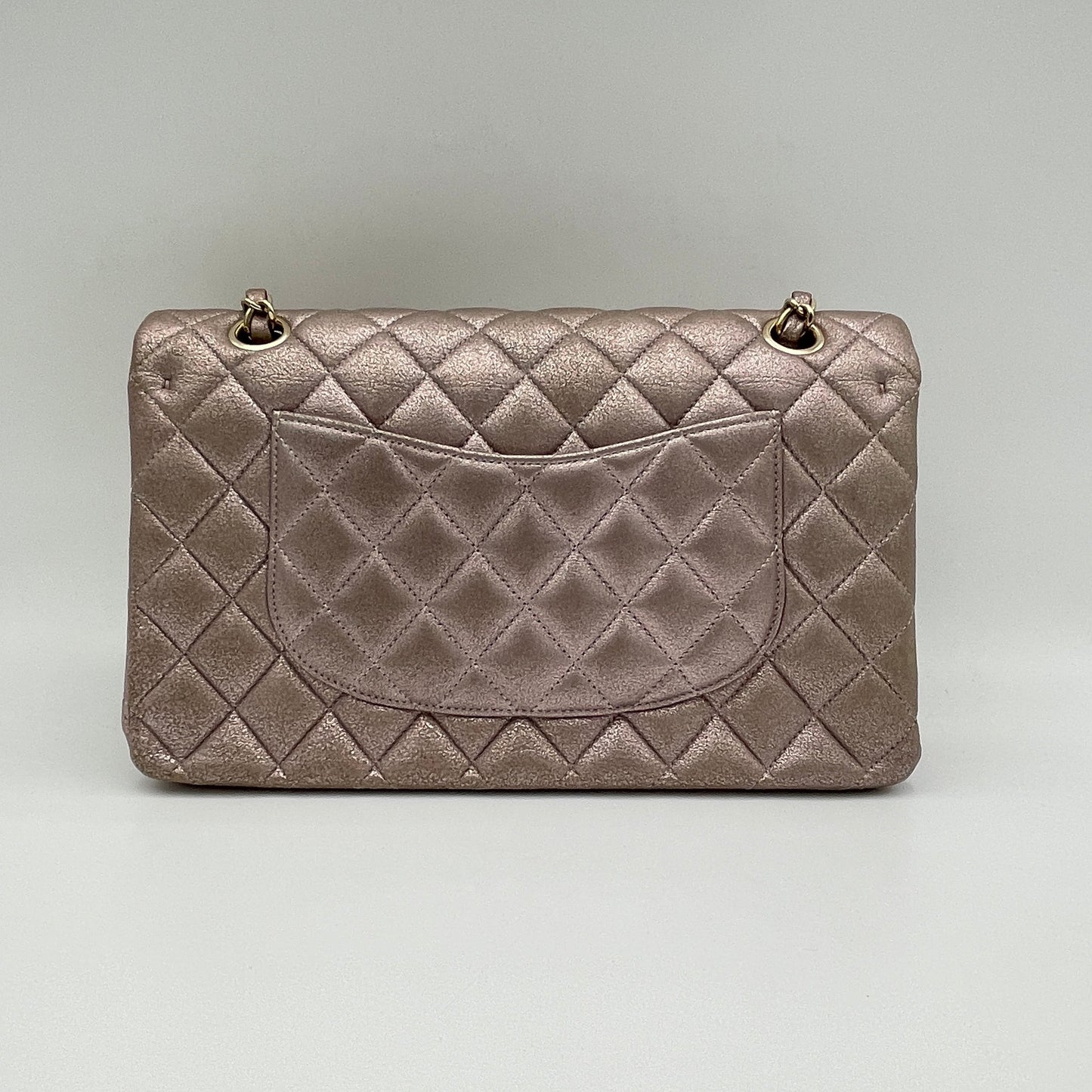 Classic Double Flap Medium Coral Shoulder Bag in Lambskin, Gold hardware