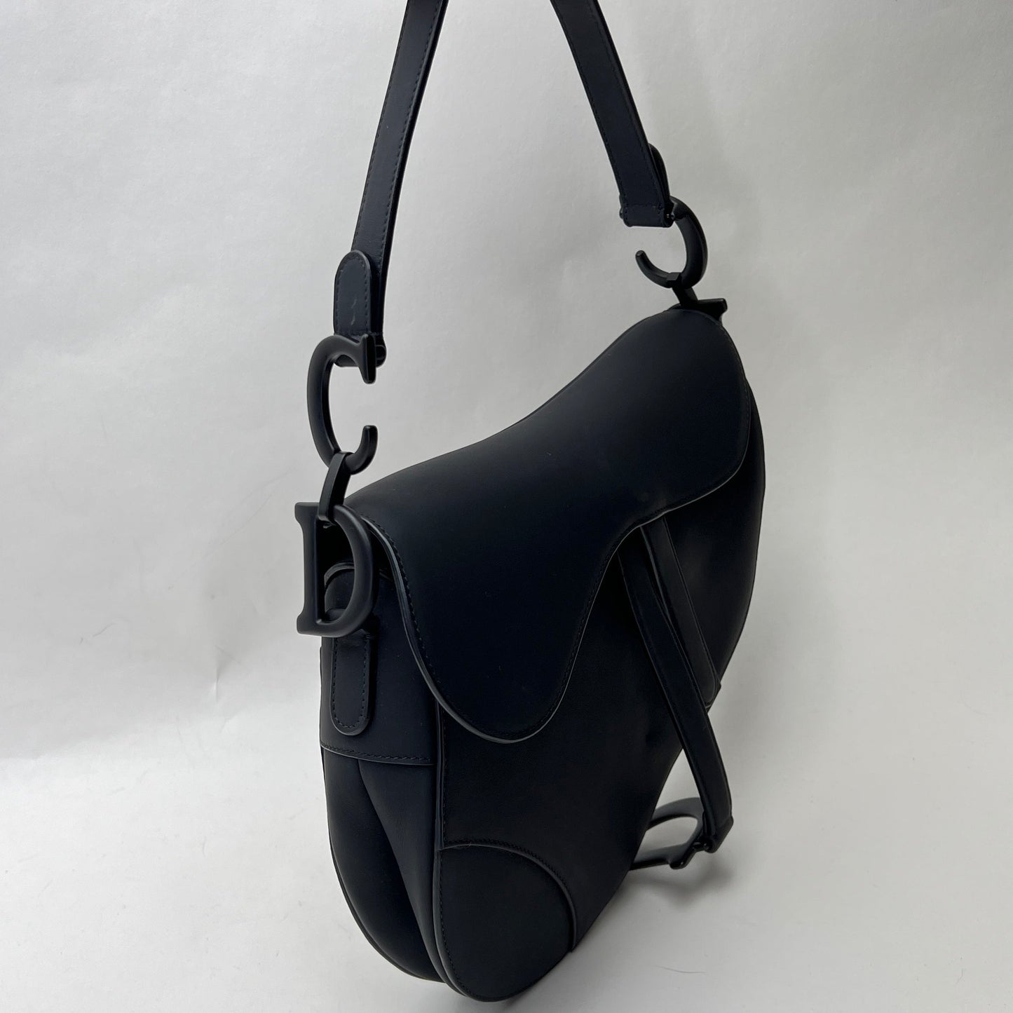 Saddle Medium with strap Shoulder Bag in Calfskin, Lacquered Metal hardware