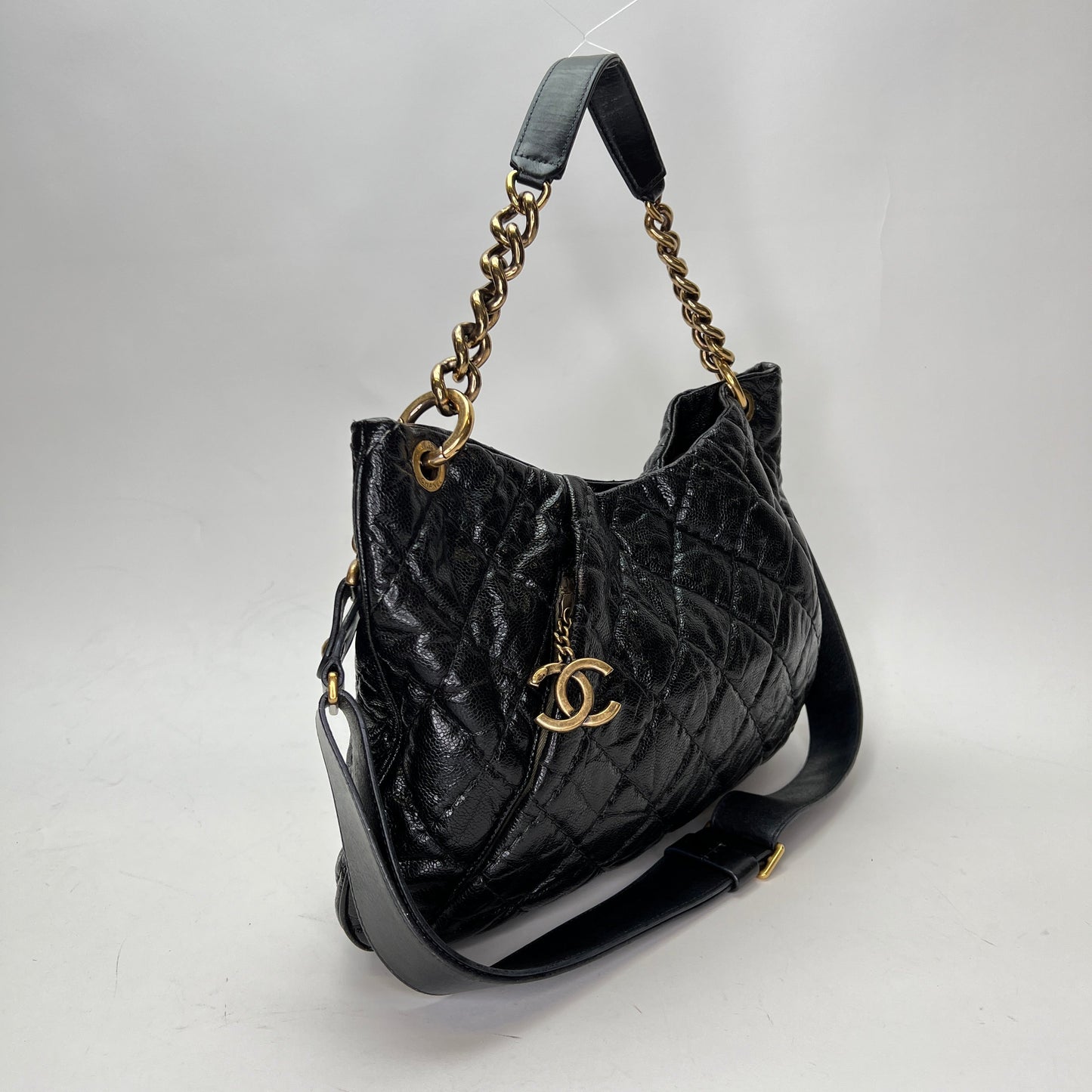 Coco pleats Black Shoulder Bag in Caviar Leather, Gold hardware