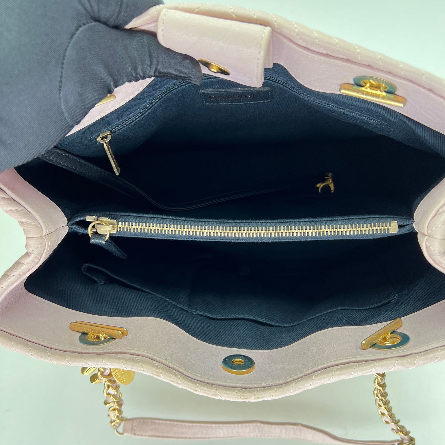 V Stitch Pink Shoulder Bag in Calfskin, Gold hardware
