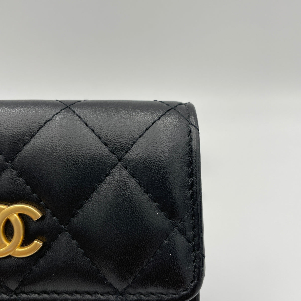 Classic Flap Chain Mini Black Card Holder in Lambskin, Gold hardware