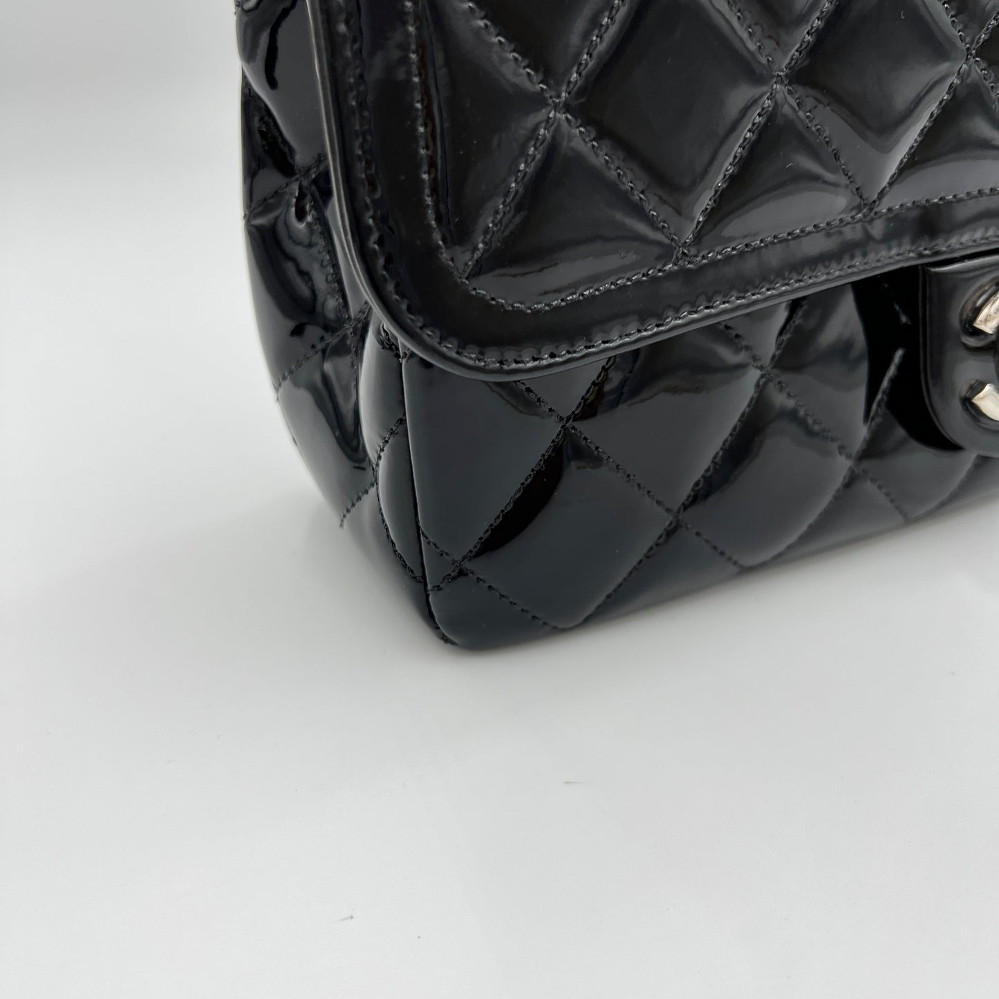 Coco Shine Medium Black Shoulder Bag in Patent Leather, Silver hardware