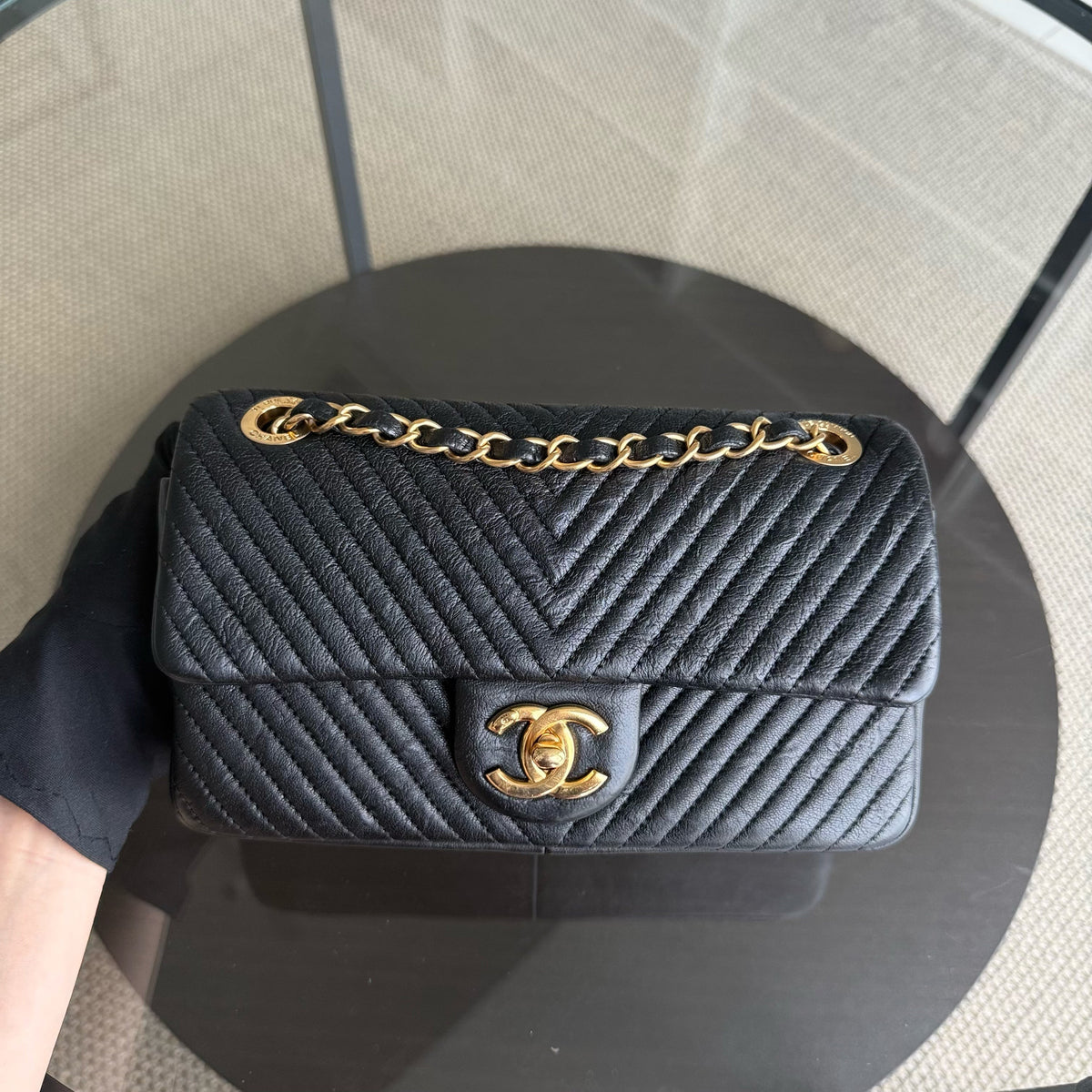Chanel Seasonal Flap Herringbone - 23CM Calfskin Chevron Black Series 22