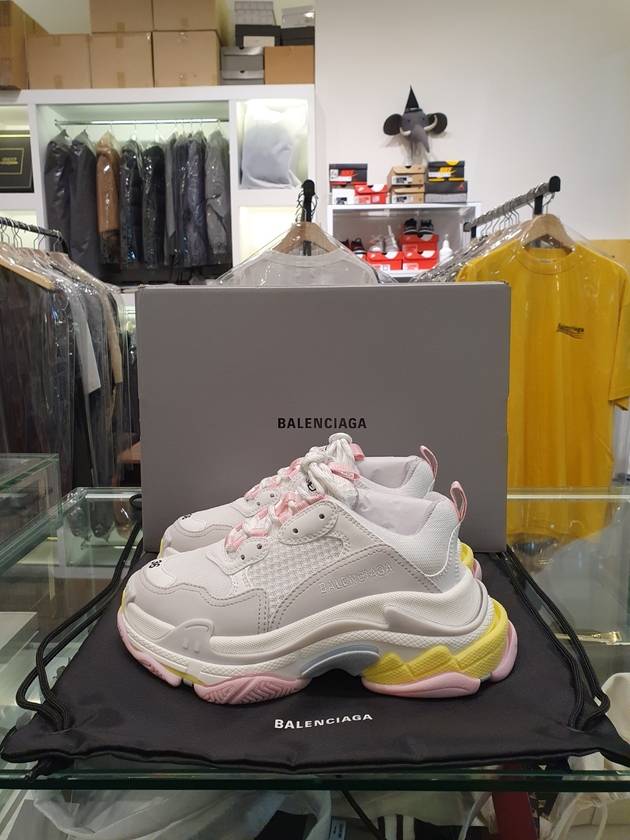 Luxury Balenciaga  Triple S Low-Top Sneakers White
