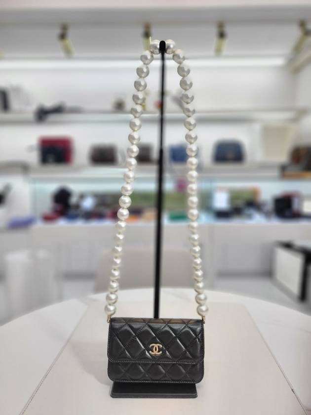 Pearl chain mini silver cross bag 31st unit AP1898 Chanel