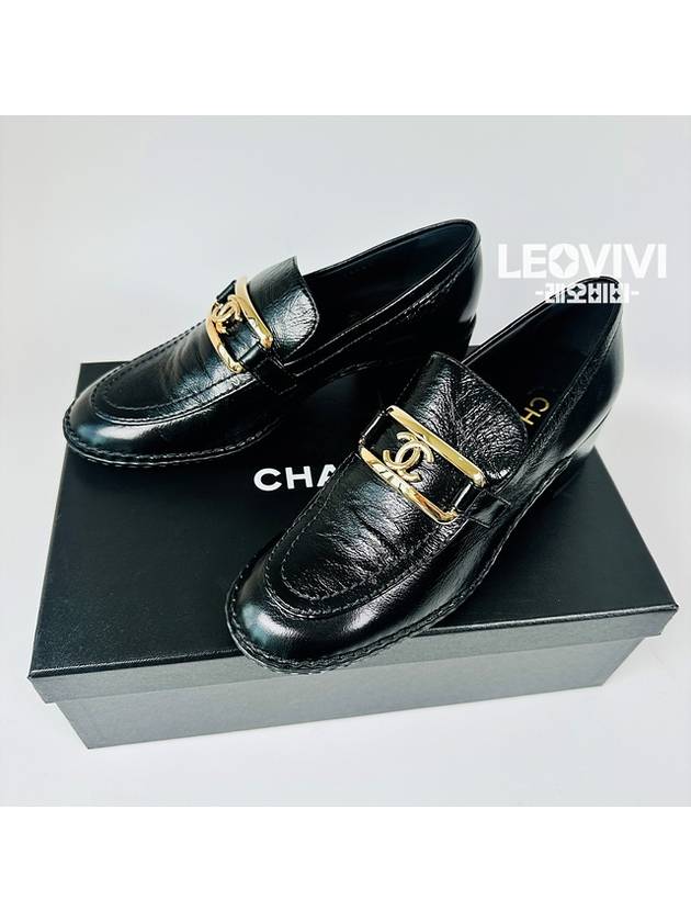 Patent calfskin gold plated CC logo loafers black Chanel