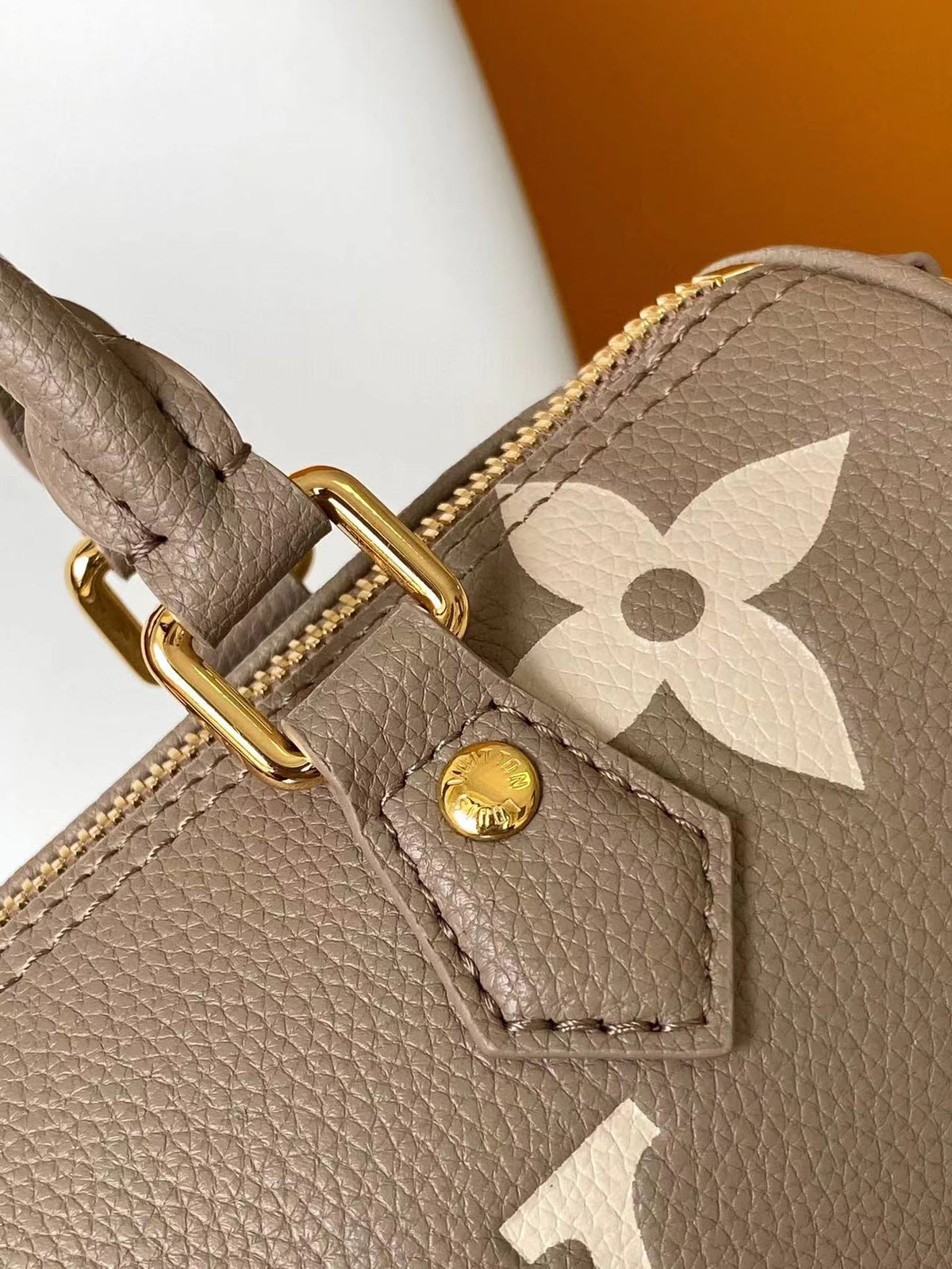 LB811 Papillon BB  / HIGHEST QUALITY VERSION / 7.9 x 3.9 x 3.9 inches
