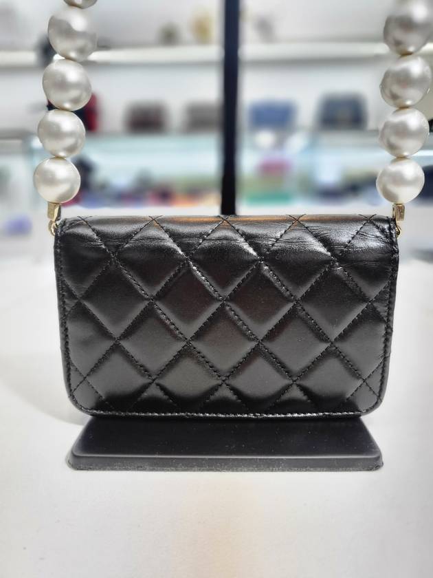 Pearl chain mini silver cross bag 31st unit AP1898 Chanel