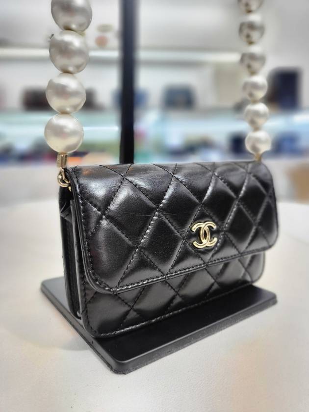 Pearl chain mini silver cross bag 31st unit AP1898 Chanel