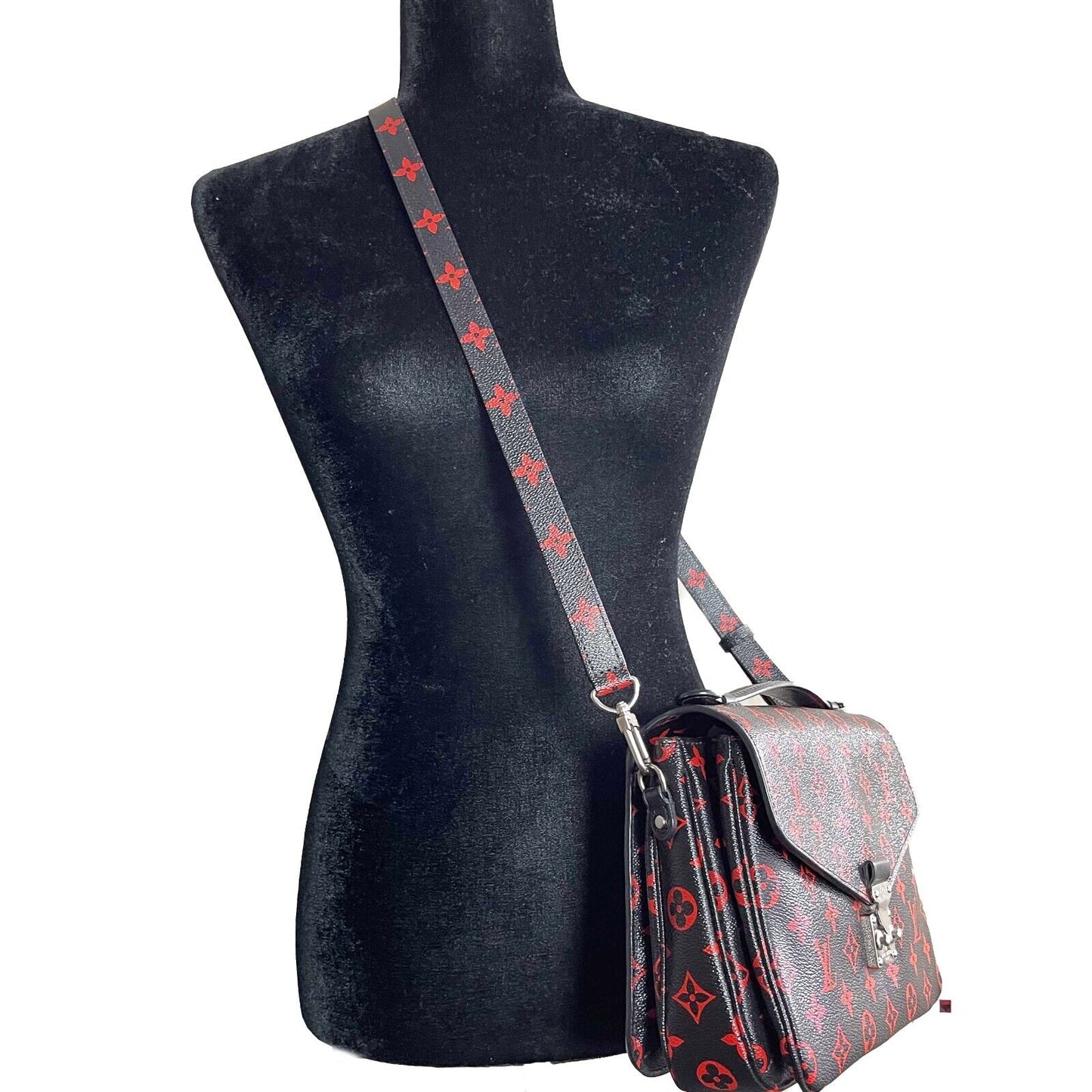 LOUIS VUITTON Very Good Monogram Infrarouge Pochette Metis Black/Red Crossbody