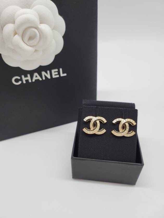 CC Logo Crystal Earrings Black Gold Chanel