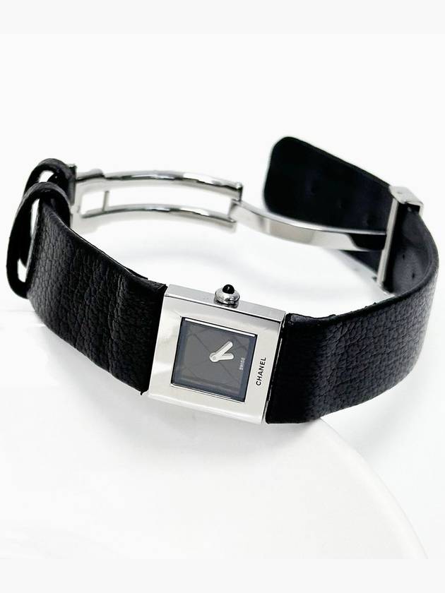 Black silver mattrasse watch 4VCHC22092 Chanel