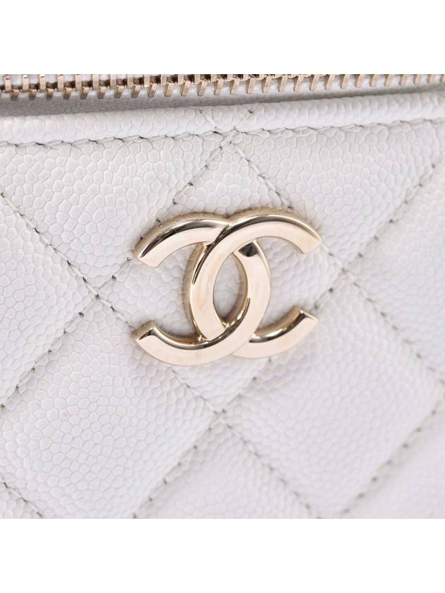 Women 22 Shinsegae Purchase Benetti Cosmetic Top Handle Bag CD5269 Chanel
