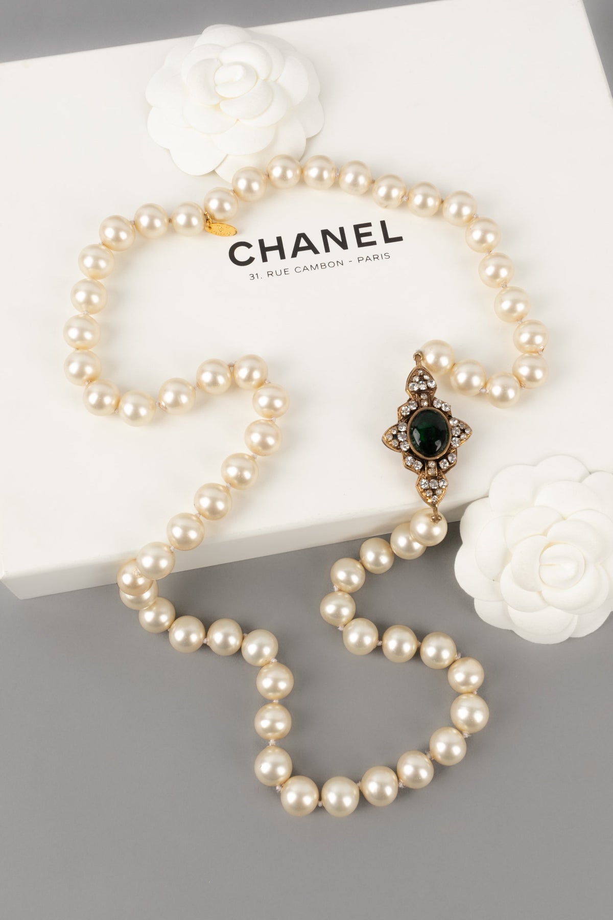 Collier de perles Chanel 1980's