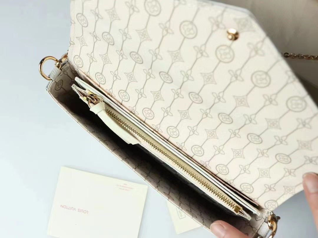 LB836 Félicie Pochette / 8.3 x 4.7 x 1.2 inches