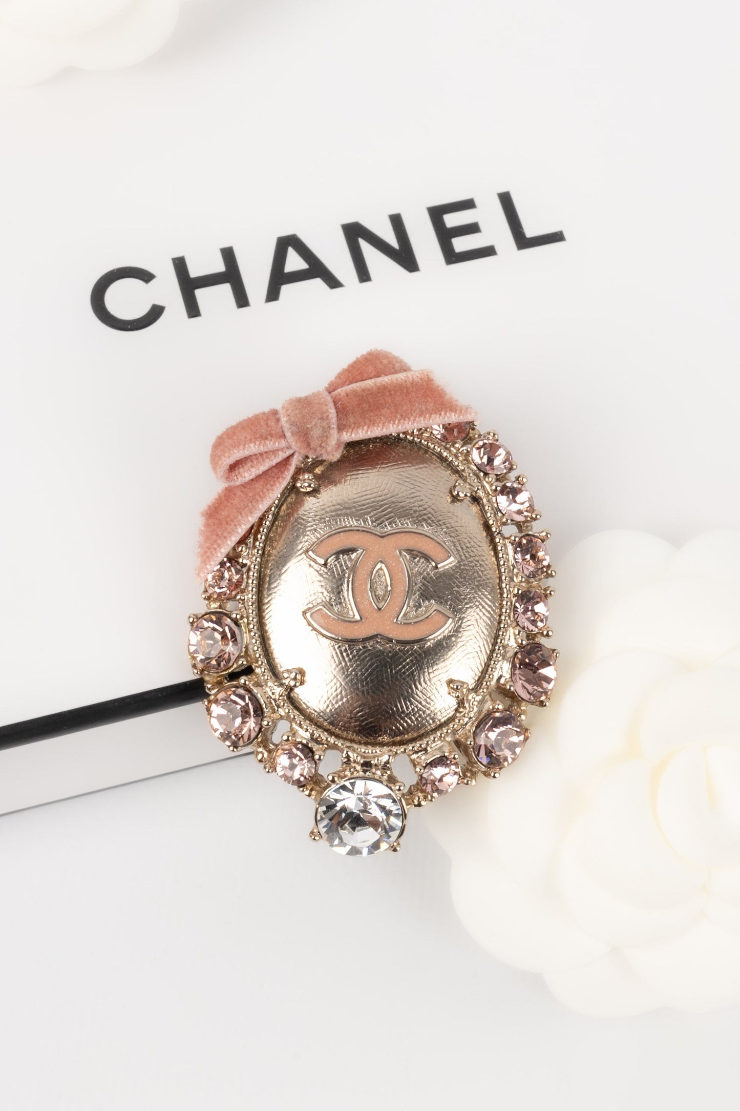 Broche médaillon Chanel