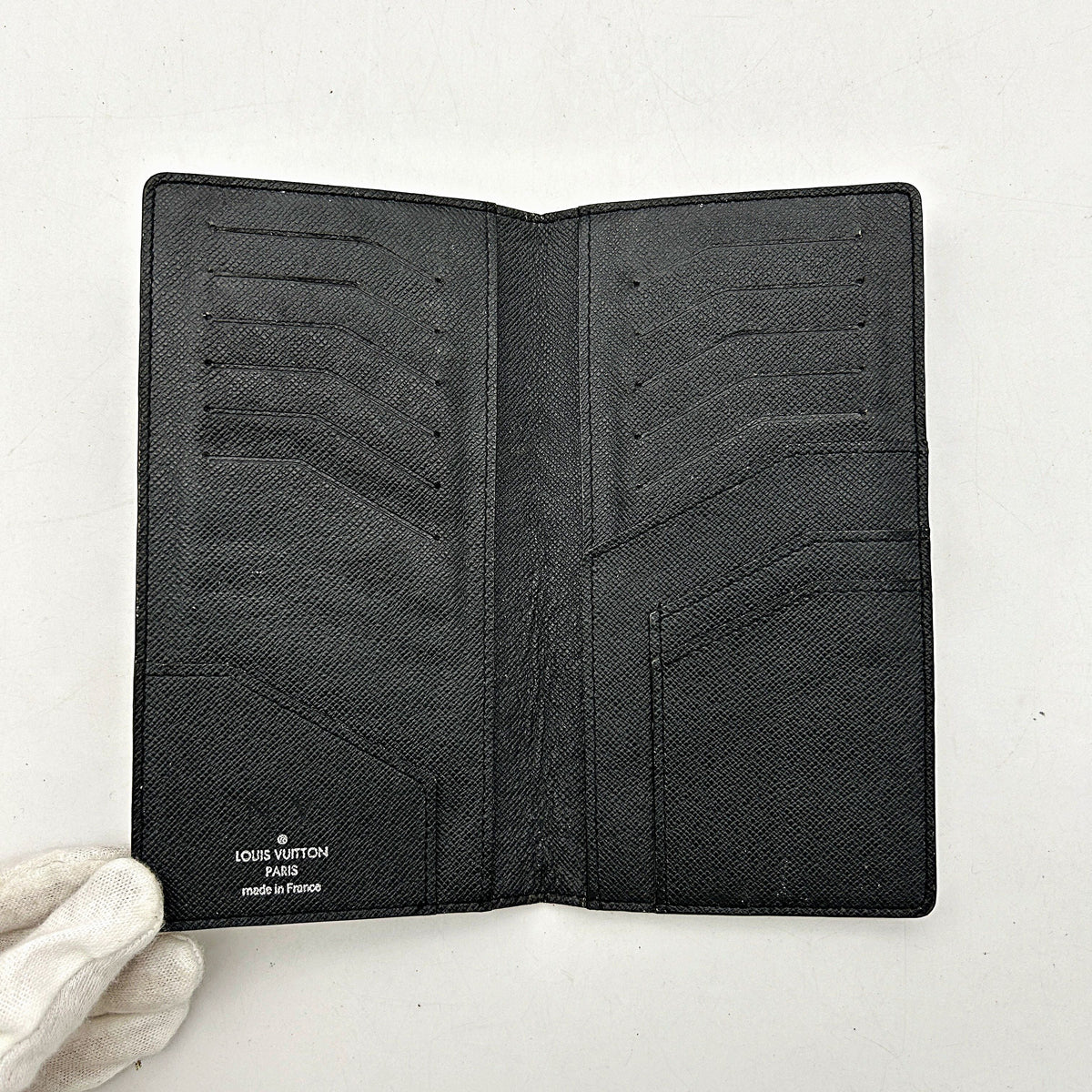LOUIS VUITTON Taiga Pocket Agenda Cover Black lv8807ee