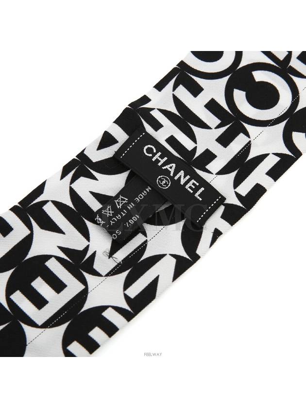 women muffler Chanel