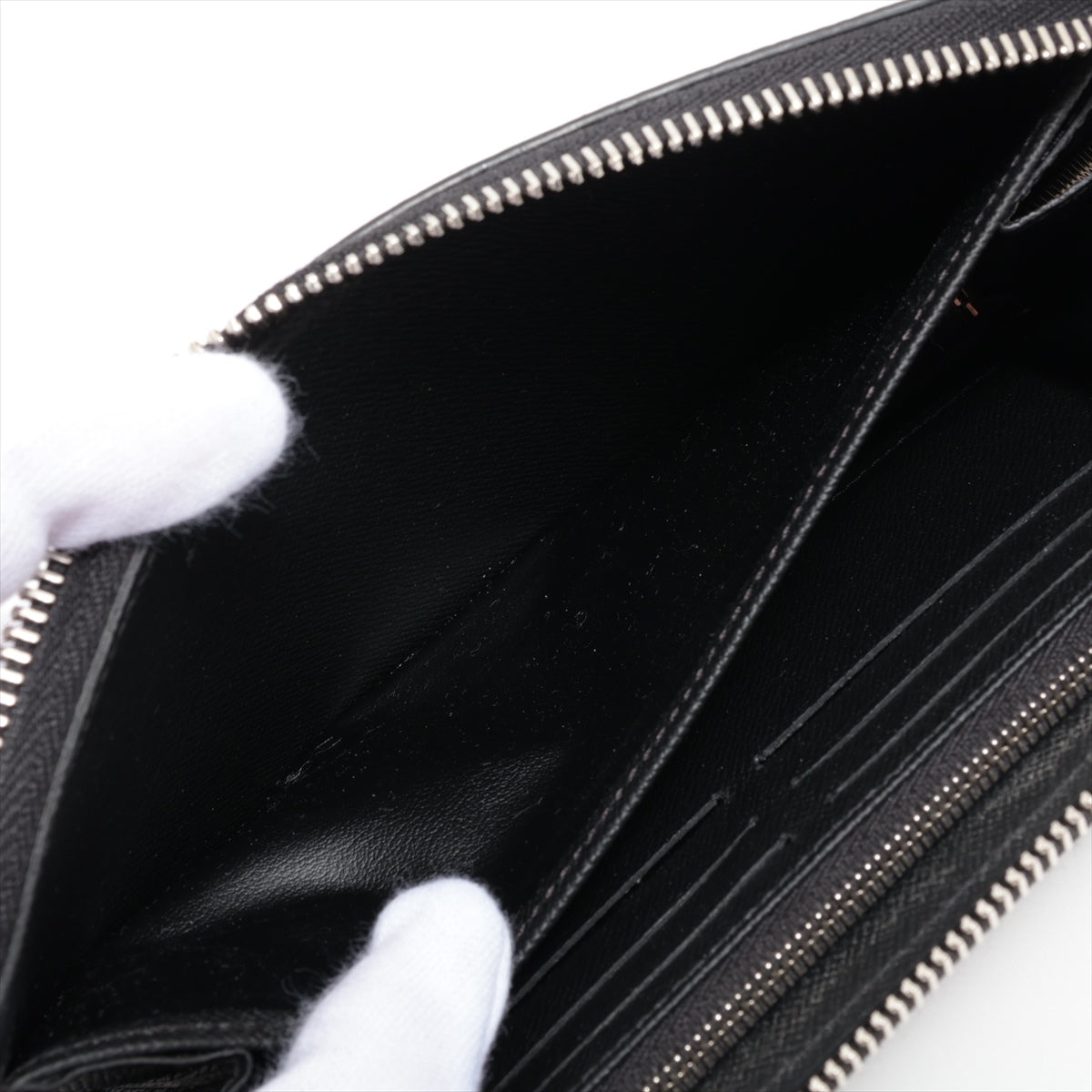 Louis Vuitton Taiga Zippy Dragon M69409 Black Round Zipper Wallet