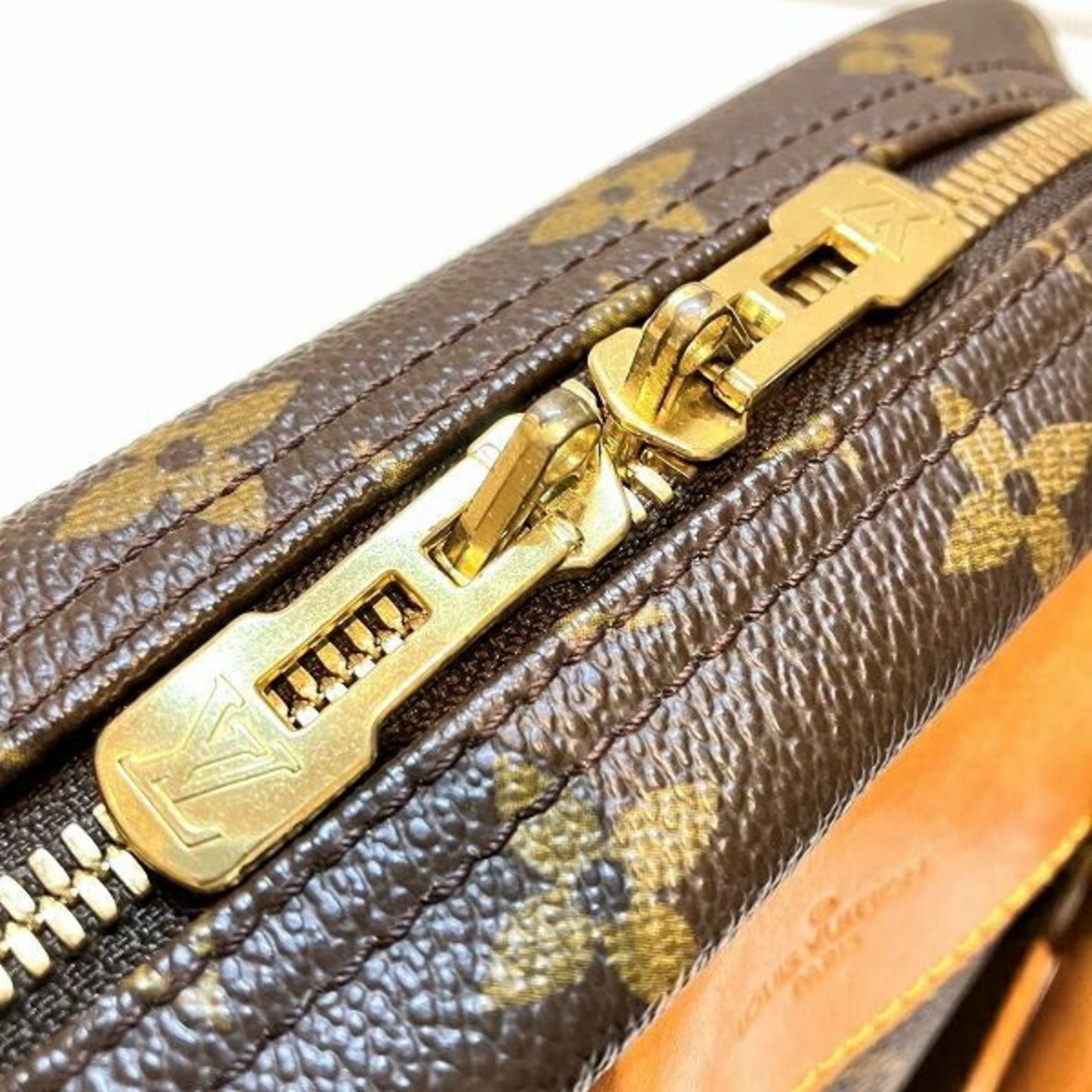 Louis Vuitton Monogram  Monogram Monogram Handbag